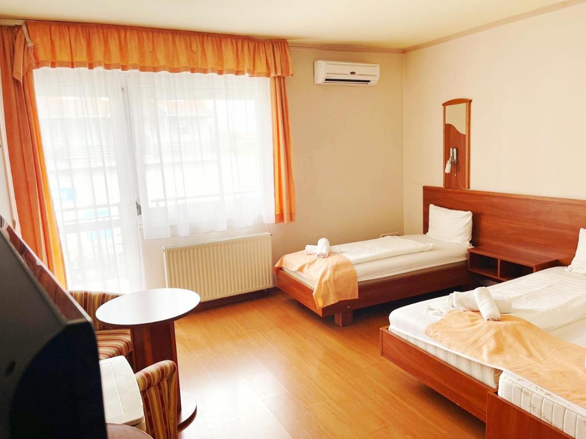 Hotel Alkotmany Vendeghaz Sárvár Exterior foto