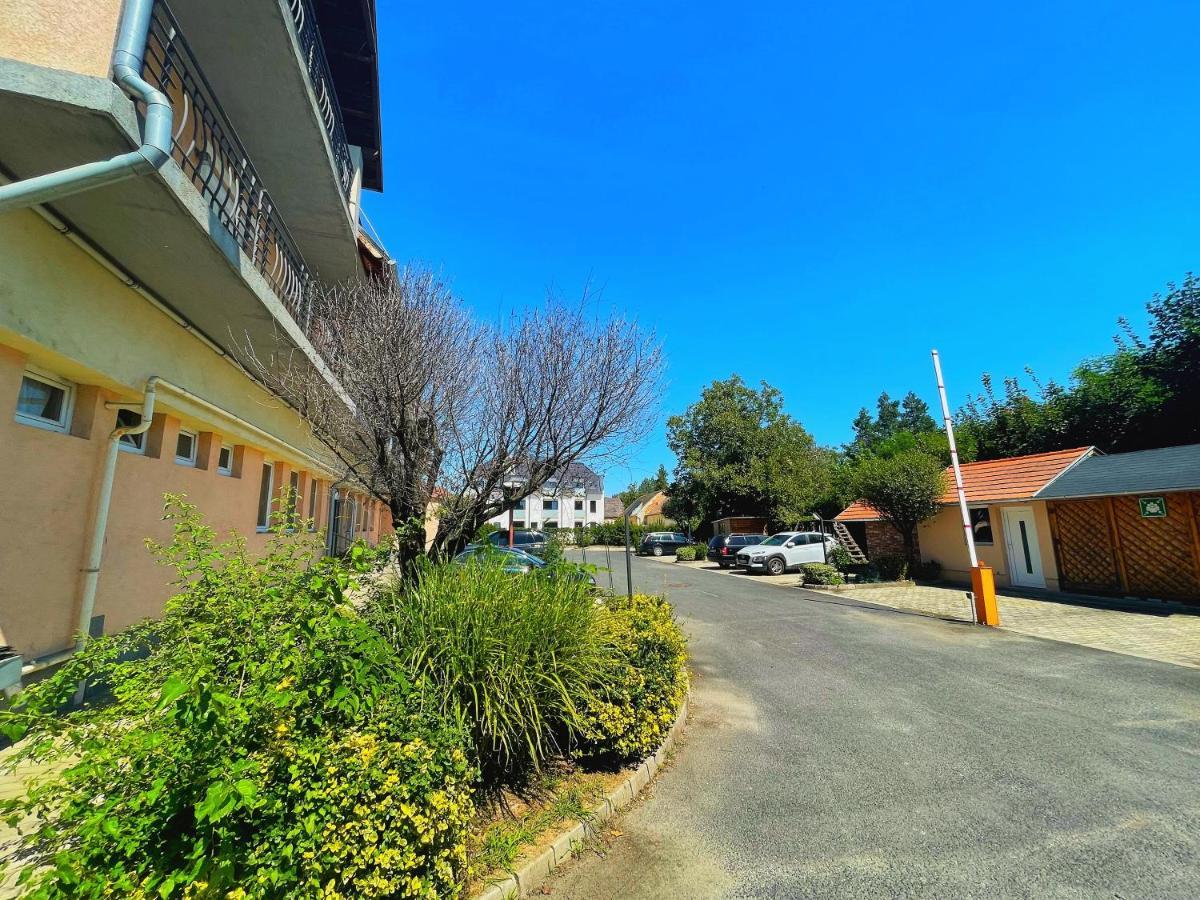 Hotel Alkotmany Vendeghaz Sárvár Exterior foto