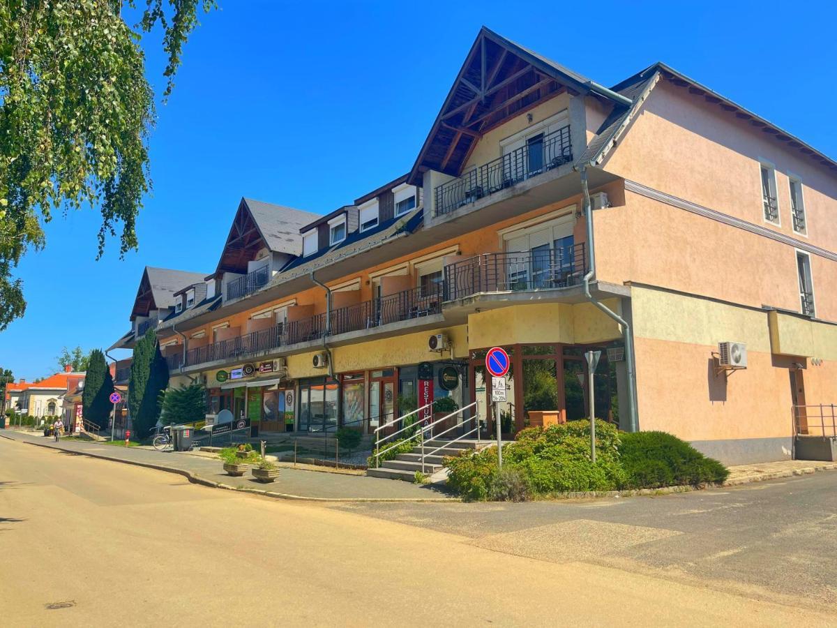 Hotel Alkotmany Vendeghaz Sárvár Exterior foto
