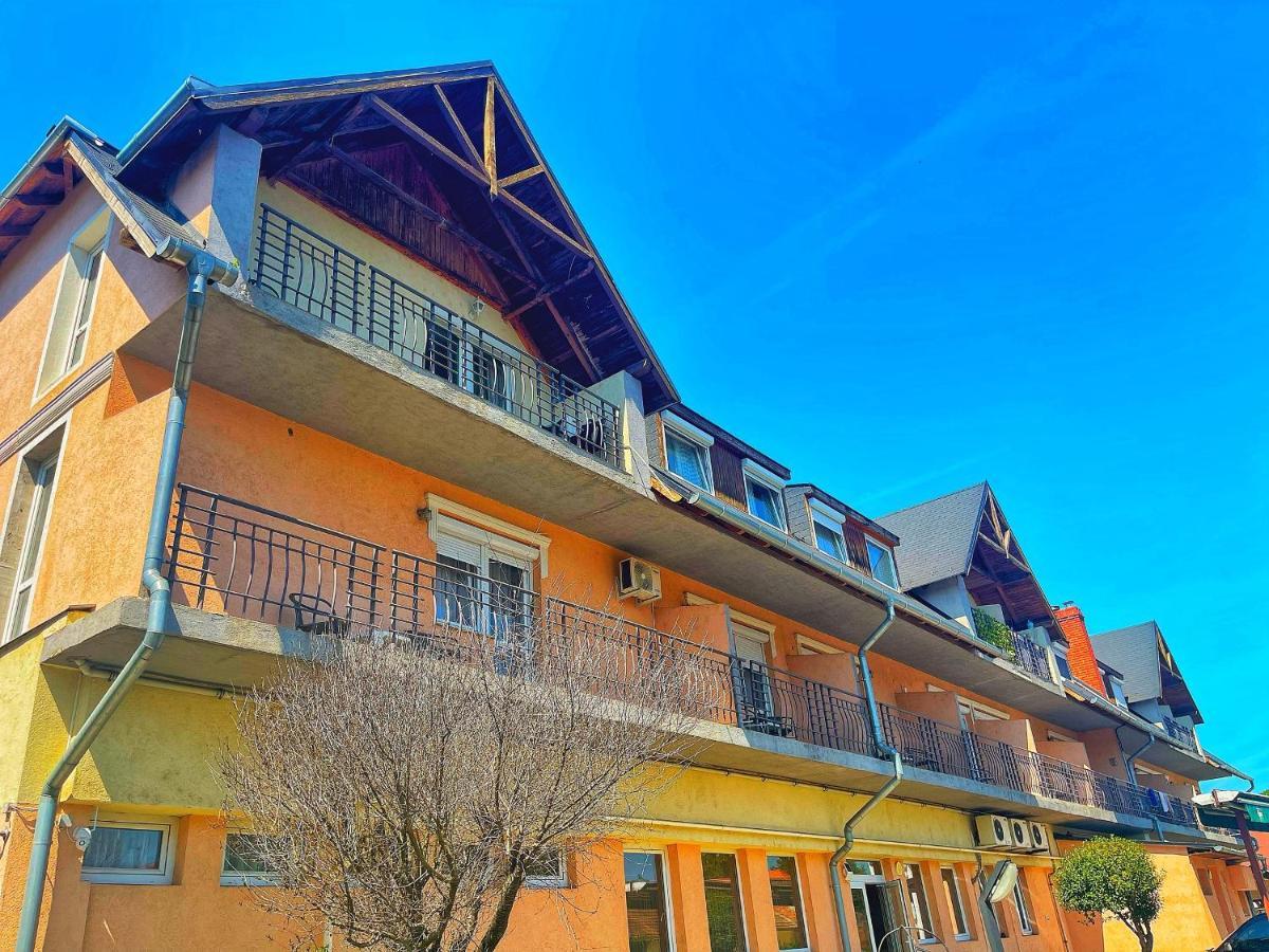 Hotel Alkotmany Vendeghaz Sárvár Exterior foto